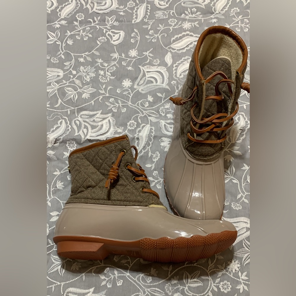 Duck boots